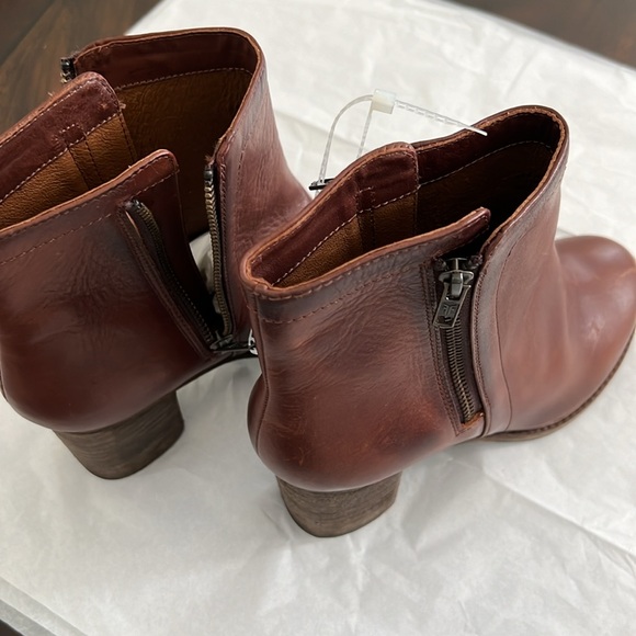 Frye Addie Double Zip Leather Booties - Picture 11 of 16